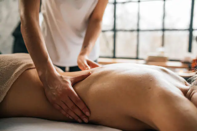 Massage relaxant du dos